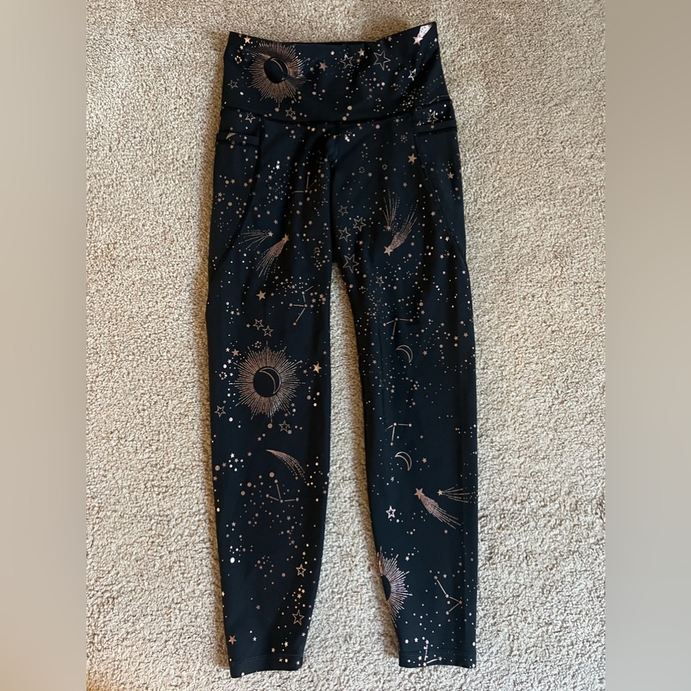 Old Navy Active Elevate Leggings with golden galactic print and pockets!